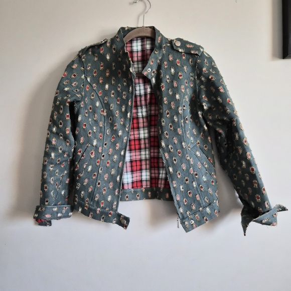 Stylish Blue Jacket with Patterned Design - Picture 2 of 7